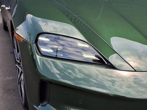 New 2025 Porsche Taycan image 33