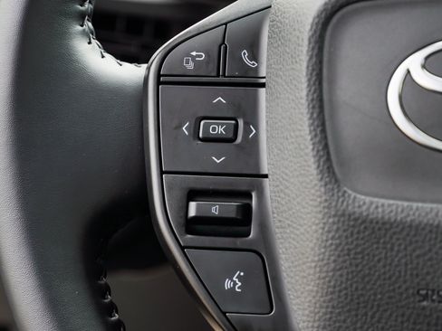 Certified 2025 Toyota Prius LE AWD/4WD image 32
