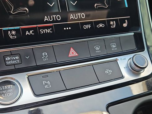 Used 2021 Audi Q8 Premium Plus w/ Premium Plus Package AWD/4WD image 18