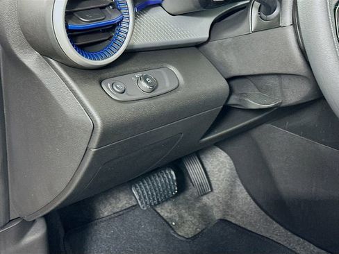 Used 2025 Chevrolet Trax LS w/ LS Convenience Package image 10