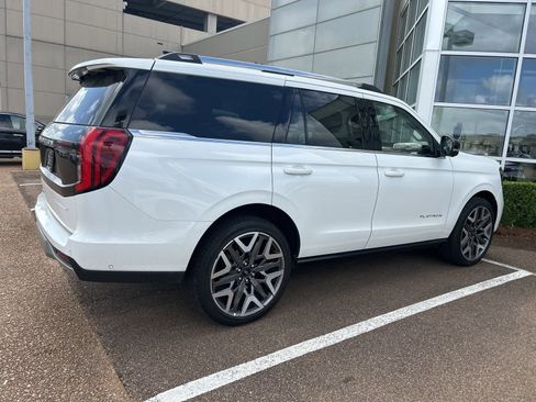 Used 2025 Ford Expedition Platinum w/ Platinum Ultimate Package image 12