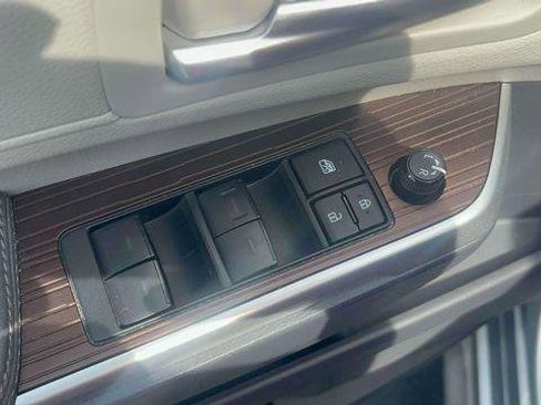Certified 2023 Toyota Sienna XLE FWD image 22
