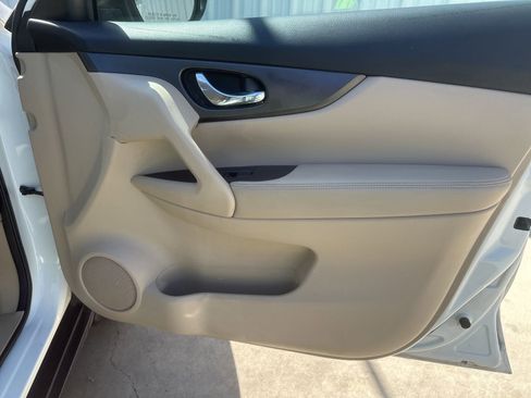 Used 2014 Nissan Rogue S image 17