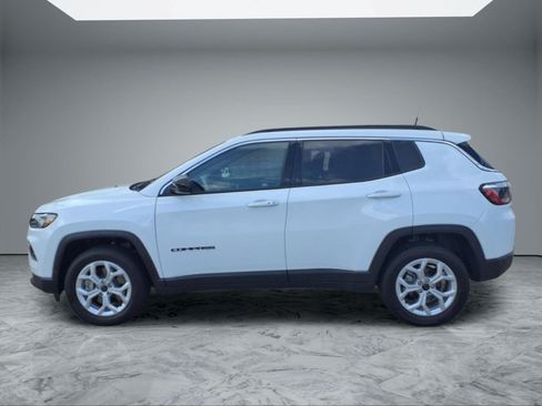 Used 2026 Jeep Compass Latitude AWD/4WD image 4