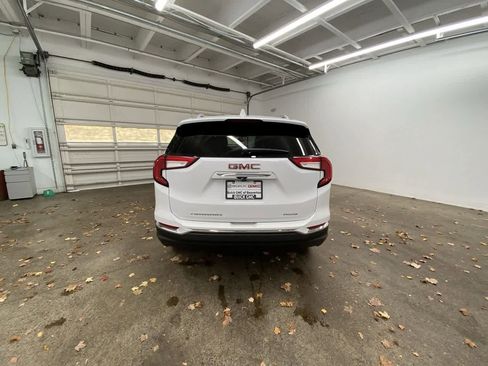 Used 2023 GMC Terrain SLT image 5