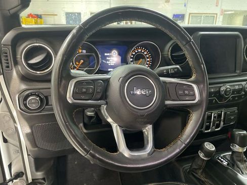 Used 2023 Jeep Gladiator Overland AWD/4WD image 10