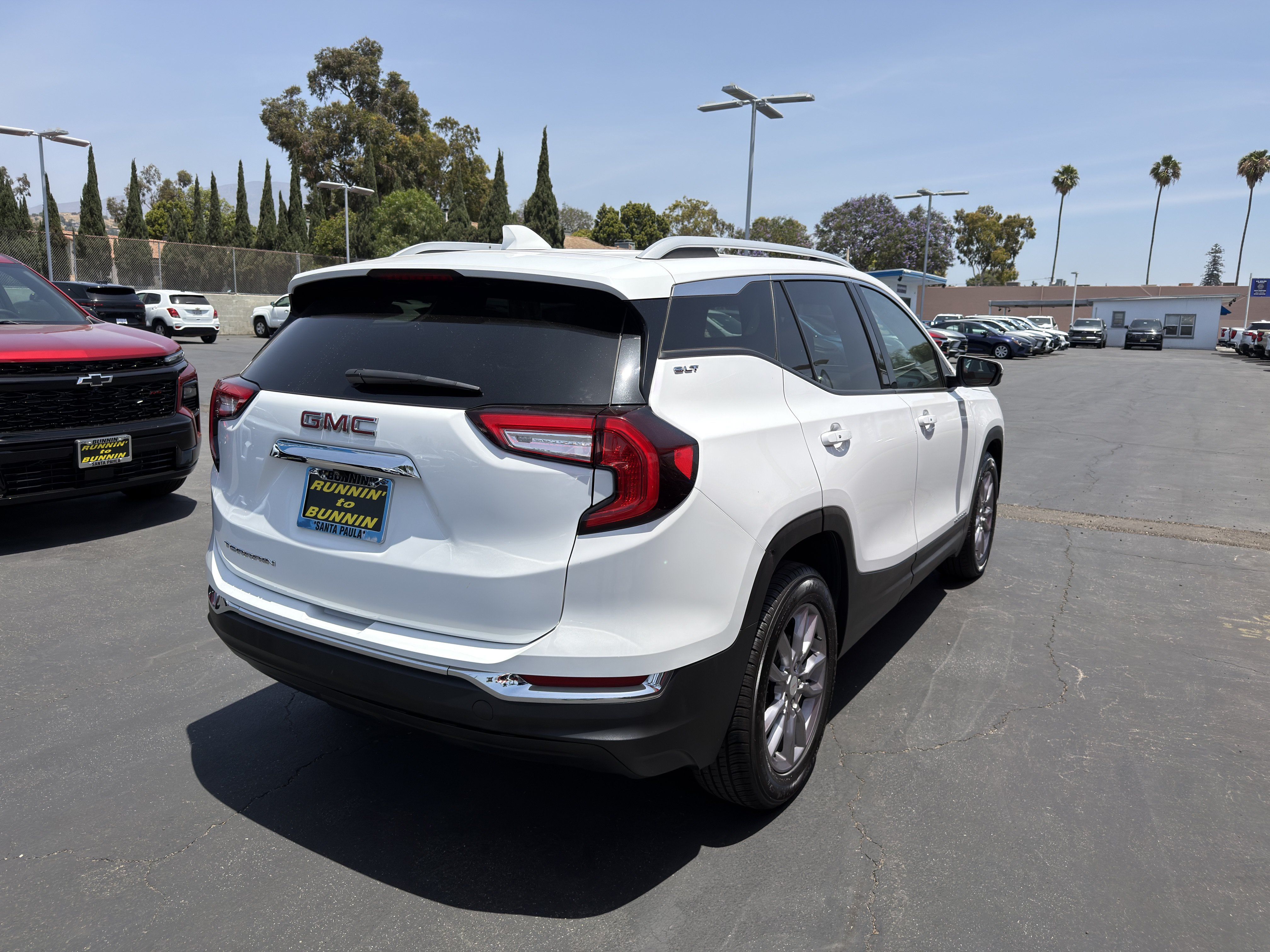 Used 2023 GMC Terrain SLT FWD image 8