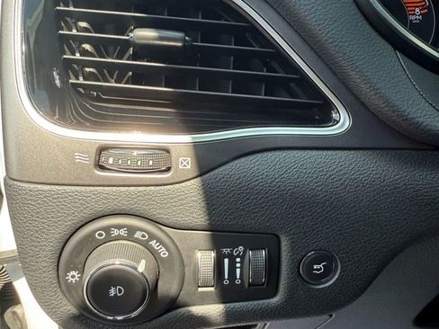 Used 2019 Jeep Cherokee Limited AWD/4WD image 13