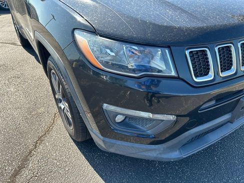 Used 2019 Jeep Compass Latitude FWD image 3