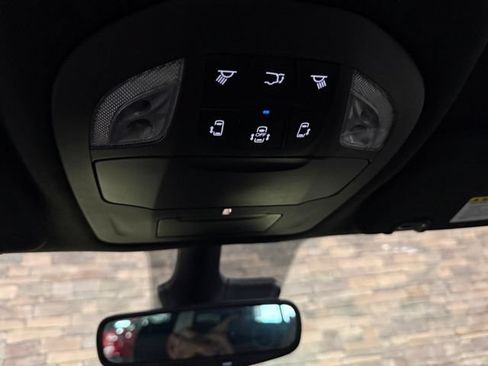 Used 2025 Chrysler Pacifica Select FWD image 24
