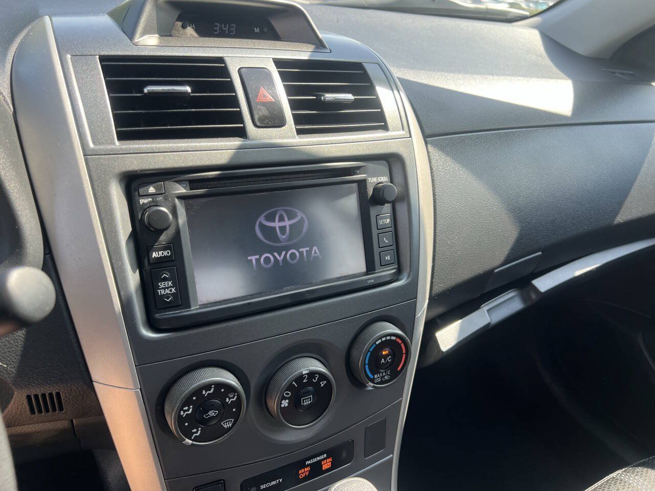 Used 2013 Toyota Corolla S FWD image 27