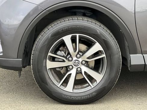 Used 2018 Toyota RAV4 XLE w/ All Weather Liner Package FWD image 31