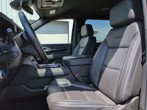 Used 2024 GMC Yukon XL Denali image 12