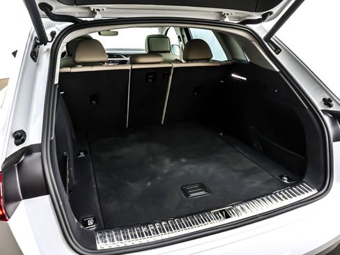 Used 2024 Audi Q8 e-tron Premium Plus w/ Premium Plus Package image 24