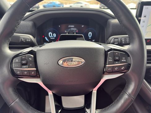 Used 2025 Ford Explorer Platinum w/ LUX Leather Package image 22