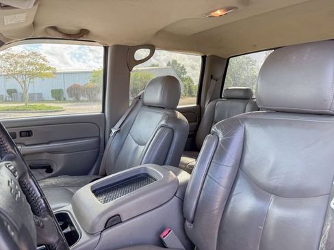 Used 2006 Chevrolet Silverado 2500 LT w/ Onstar Plus Package RWD image 14