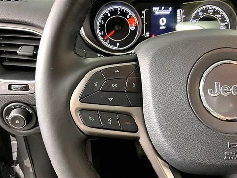 Used 2021 Jeep Cherokee Latitude Plus FWD image 10
