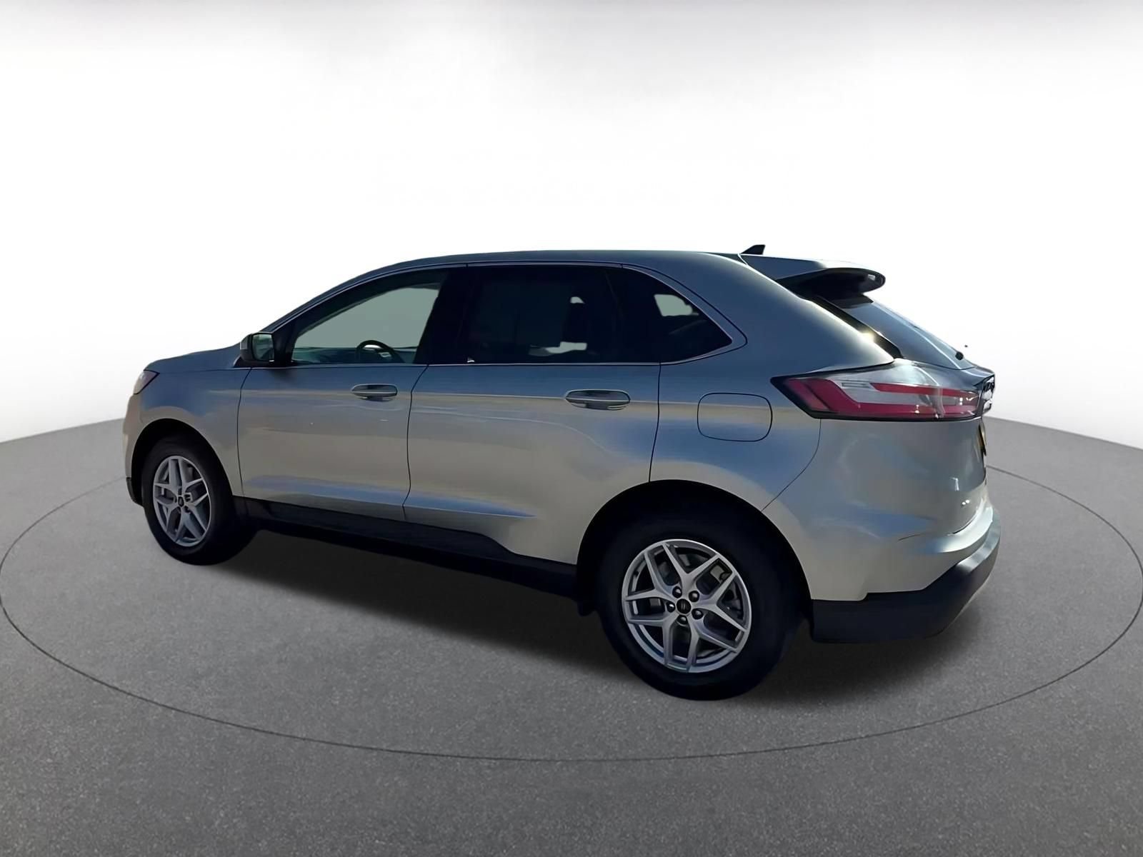 Used 2024 Ford Edge SEL AWD/4WD image 9