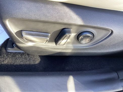 Used 2022 Toyota RAV4 XLE Premium image 17