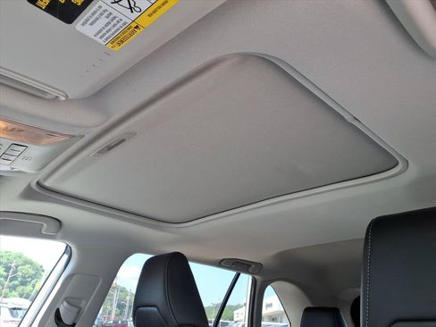 Used 2021 Toyota RAV4 XLE Premium AWD/4WD image 23