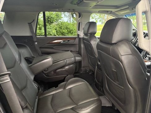 Used 2020 Cadillac Escalade Premium Luxury AWD/4WD image 36