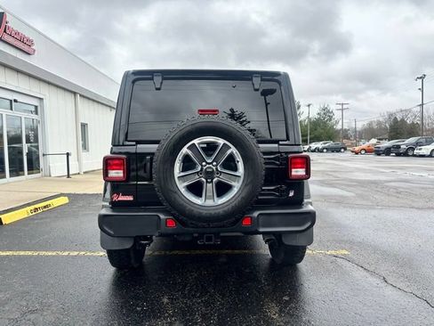 Used 2022 Jeep Wrangler Unlimited Sahara w/ Cold Weather Group AWD/4WD image 6