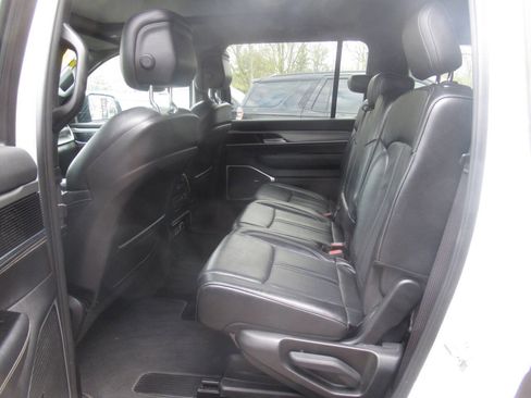 Used 2024 Jeep Wagoneer Series II AWD/4WD image 18
