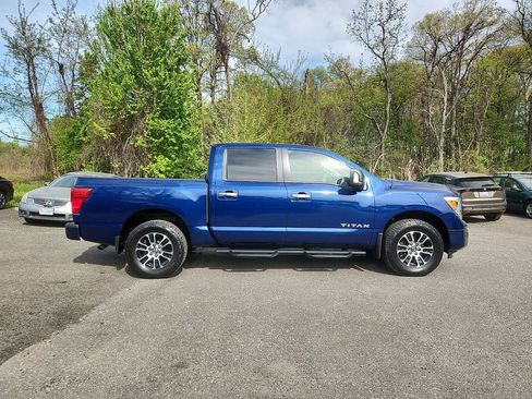 Used 2021 Nissan Titan SV w/ SV Convenience Package AWD/4WD image 7