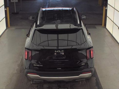 Used 2024 Kia Sorento S image 10