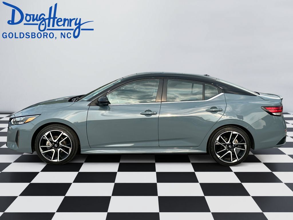 Used 2025 Nissan Sentra SR w/ SR Premium Package FWD image 2