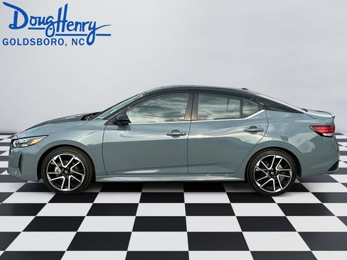 Used 2025 Nissan Sentra SR w/ SR Premium Package FWD image 2