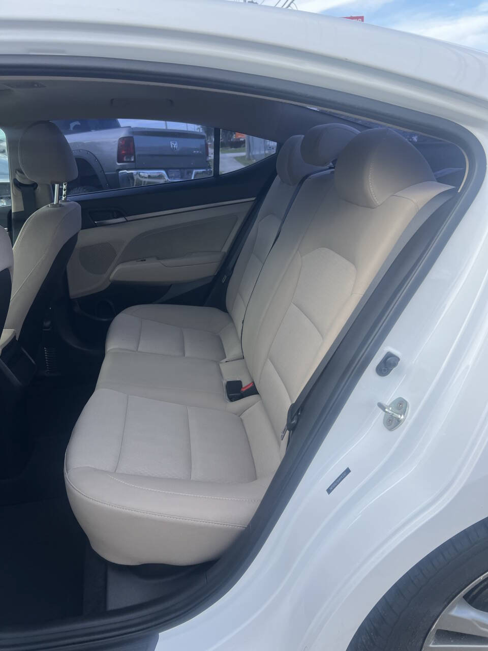 Used 2017 Hyundai Elantra Value Edition w/ Cargo Package FWD image 8