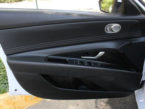 Used 2025 Hyundai Elantra SEL FWD image 15