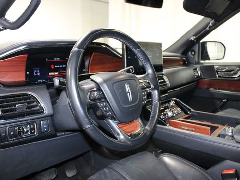 Used 2023 Lincoln Navigator Reserve image 18