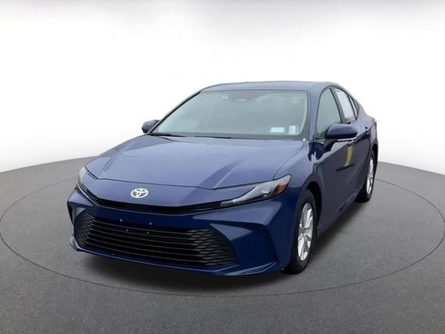 Used 2025 Toyota Camry LE image 6