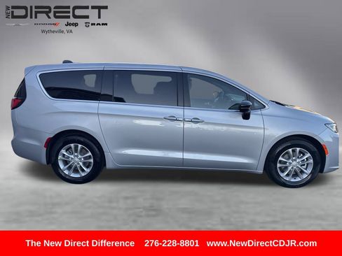 New 2026 Chrysler Pacifica Select image 7