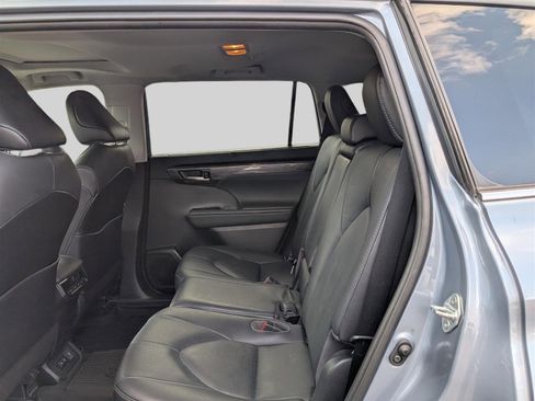Used 2021 Toyota Highlander Limited image 15