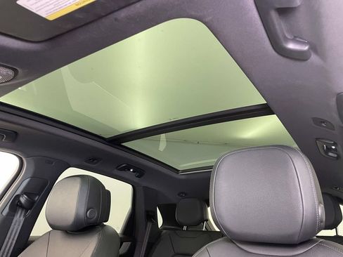 Certified 2025 Porsche Cayenne AWD/4WD image 18