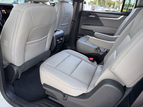 Used 2026 GMC Acadia Elevation w/ Elevation Premium Package FWD image 28