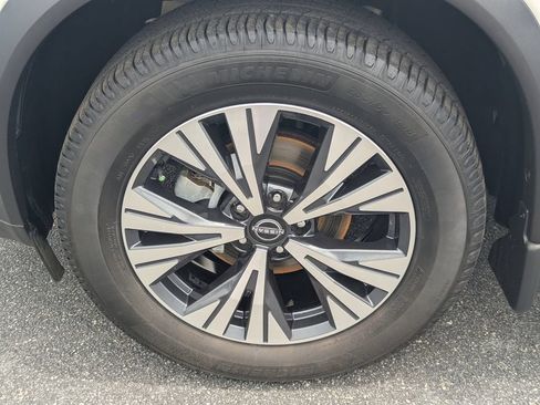 Certified 2023 Nissan Rogue SV FWD image 11