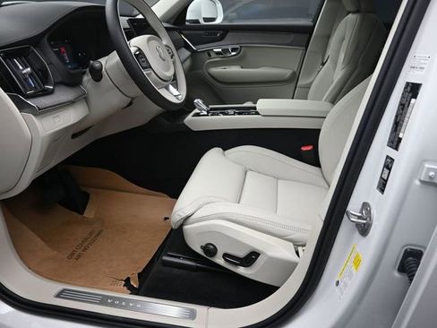 New 2026 Volvo XC90 B6 Ultra w/ Protection Package image 17