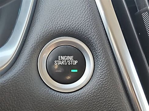 Used 2020 Chevrolet Traverse LT image 18