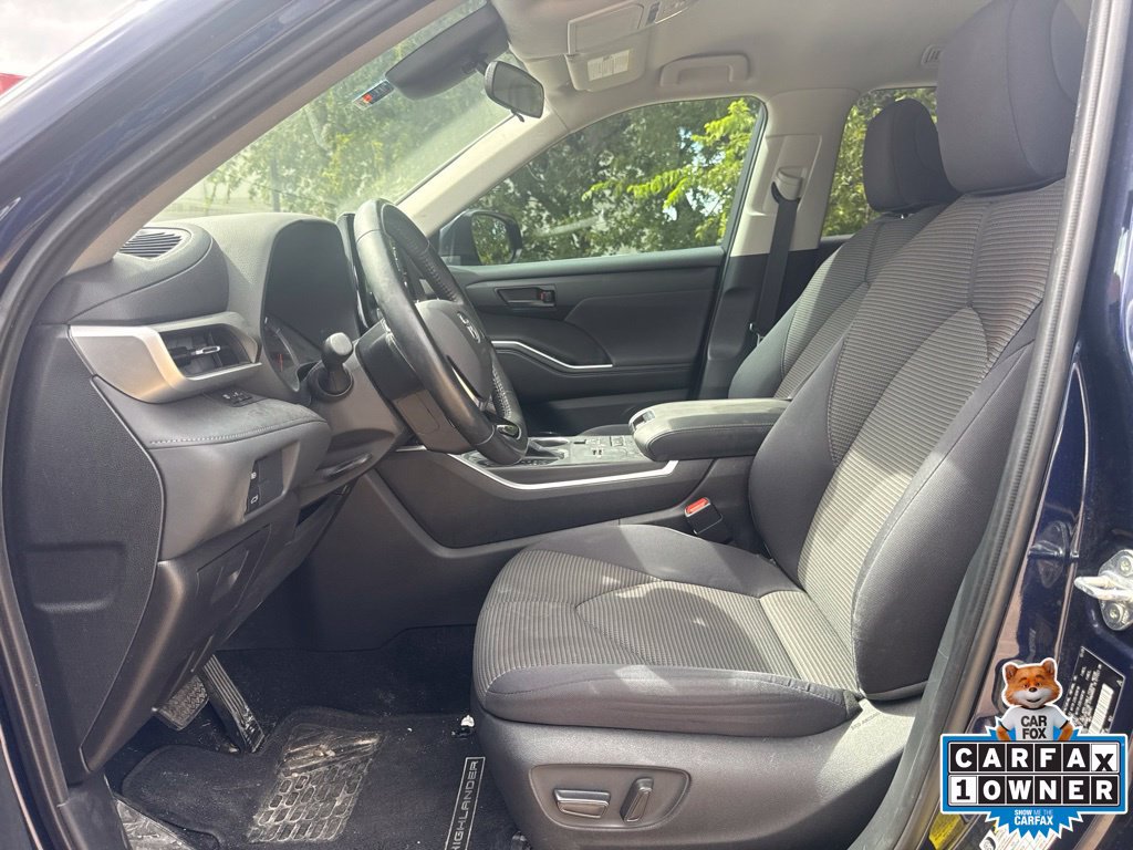 Used 2021 Toyota Highlander LE FWD image 12