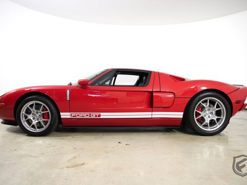 Used 2006 Ford GT RWD image 7