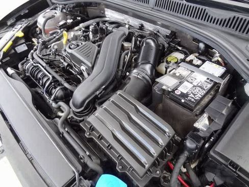 Used 2024 Volkswagen Jetta SE image 42