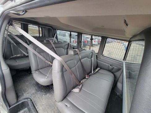 Used 2020 Chevrolet Express 3500 LS RWD image 6