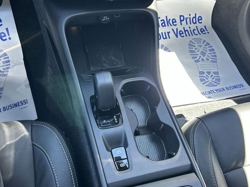 Certified 2024 Volvo XC40 B5 Core AWD/4WD image 22