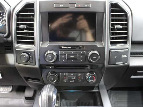 Used 2018 Ford F150 XLT w/ Equipment Group 302A Luxury AWD/4WD image 17