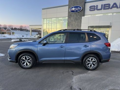 Used 2022 Subaru Forester Premium image 9