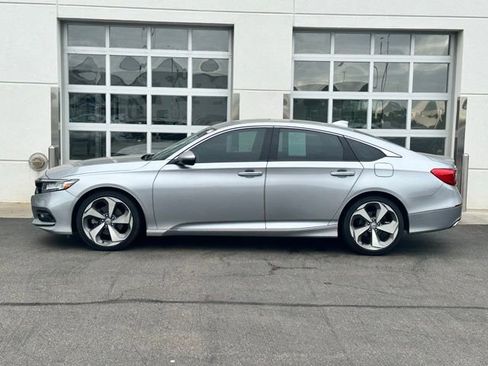 Used 2018 Honda Accord Touring image 3